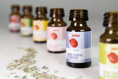 El aceite a las puntas de los cabello sin lavar