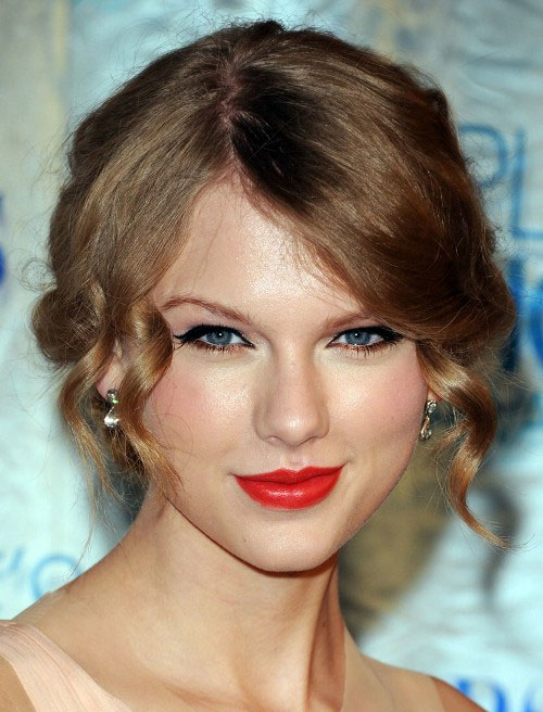 taylor swift eyeliner. Taylor-Swift. El eyeliner es