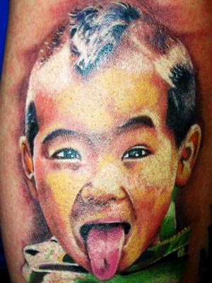 En la publicación norteamericana ew.com veo estos tatuajes con las caras de 