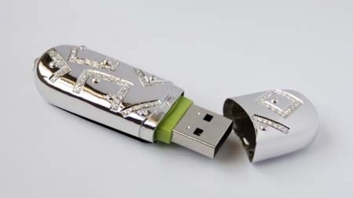 Iberjoya presentó tendencia de USB, y móviles decorados con joyas |