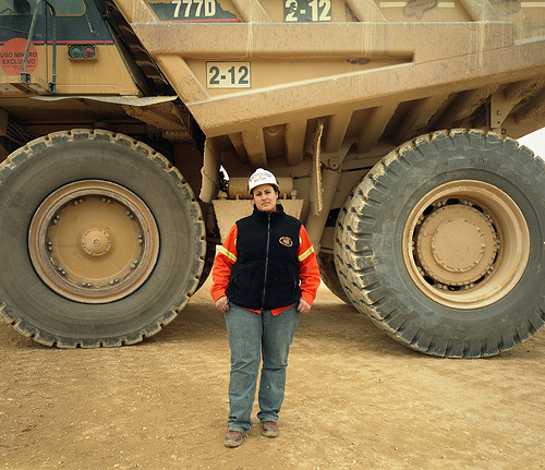 Alberto Giuliani_Sabrina, conductora de un camión..., 2007. Cerro Vanguardia, Argentina. GRAZIANERI