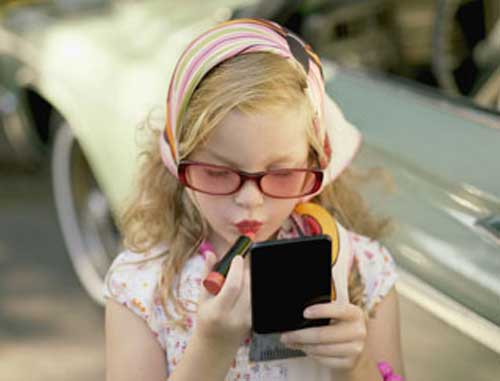 little-girl-in-make-up