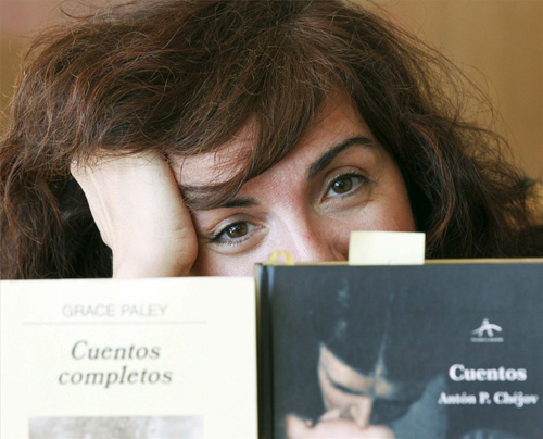 Elvira-Lindo.-leyendo Elvira-Lindo.-leyendo