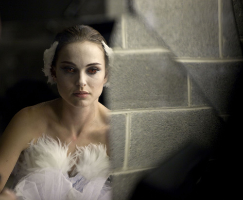 Cisne Negro con Natalie Portman bailando entre las tendencias de maquillaje y peluquería lago de los cisnes Cisne Negro con Natalie Portman bailando entre las tendencias de maquillaje y peluquería