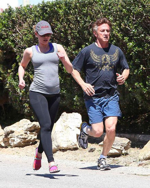Scarlett&Sean-Penn-footing