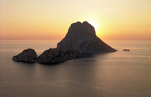 100021640-ibiza-sunset-behind-es-vedra-islet