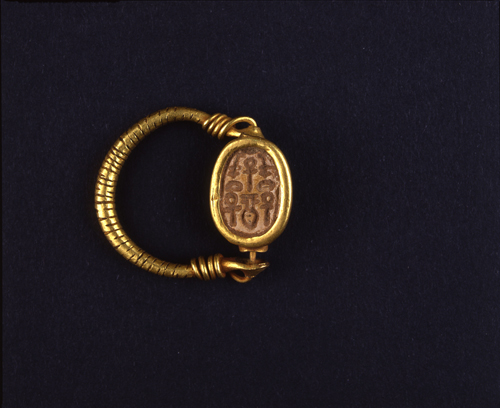 13_anillo_de_oro_con_escarabeo_museo_egipcio_de_florencia