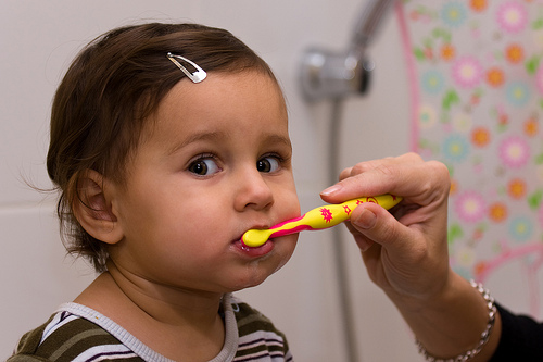 baby-brushing-teeth