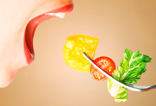 Comiendo verduras