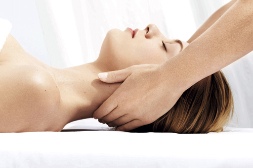 Mujer tratamiento facial