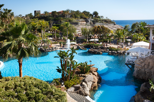 Imagen de una de las piscinas del Gran Hotel Bahía del Duque