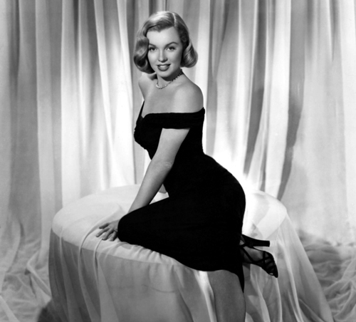 Marilyn Monroe con vestido negro