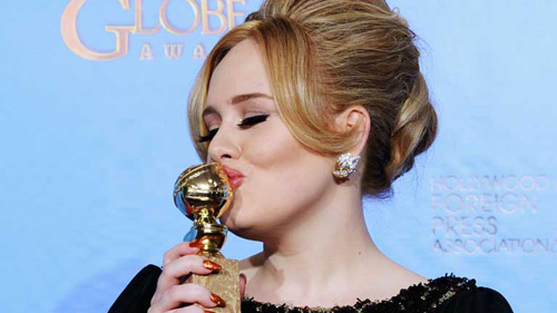 ADELE-GLOBOS-DE-ORO