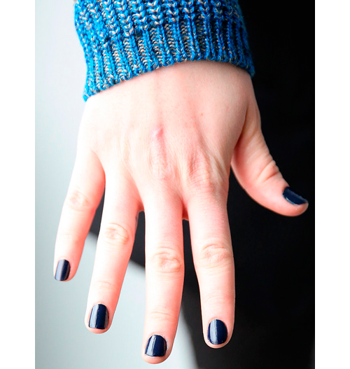 Manicura En Color Azul Oscuro Casi Negro Bellezapura