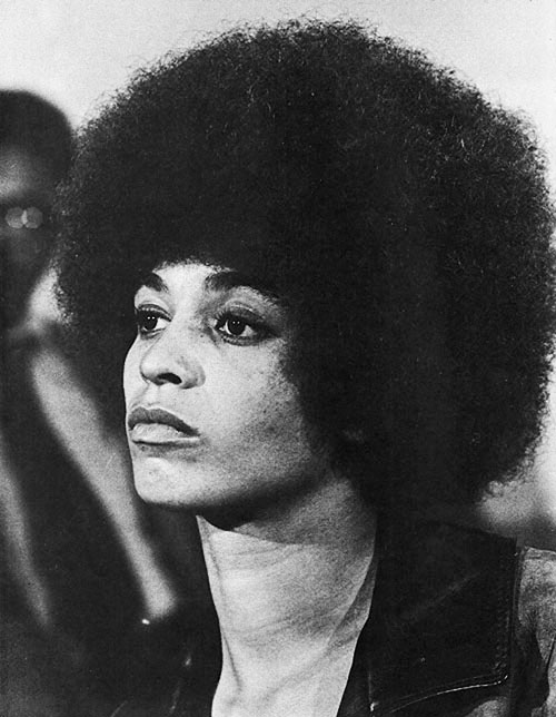 La activista Angela Davis, siempre con su pelo natural