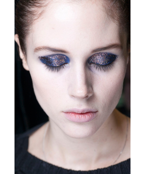 maquillaje-fiesta-glitter-thakoon