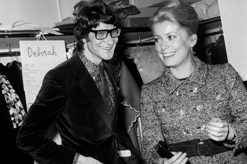 Yves Saint-Laurent con Catherine Deneuve.