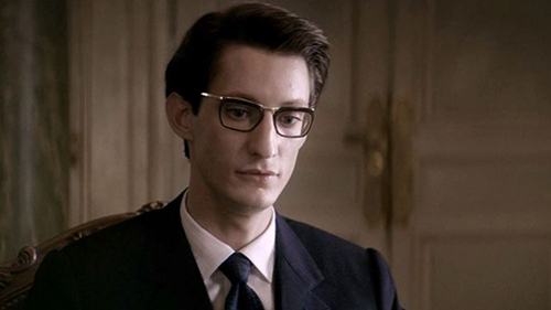 El actor Pierre Niney se parece muchísimo al diseñador Yves Saint-Laurent.