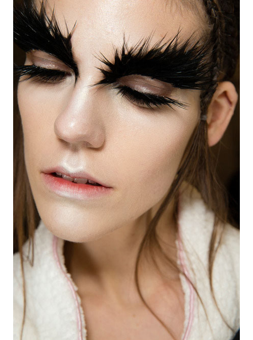 Detalle del maquillaje del desfile de la colección de Alexander McQueen para el Otoño-Invierno 2014/2015