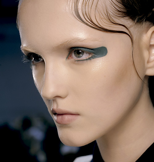 tendencias-maquillaje-primavera-2015-eyeliner-masha-ma