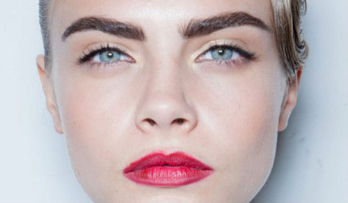 buenacara-delevingne-eyebrows-194801_w1000