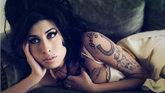 amy-winehouse-cantante--575x323