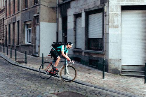 Los repartidores de TEE van en bicicleta