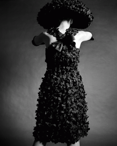 Vestido de Pertegaz fotografiado por Oriol Maspons