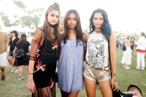 Taylor Hill con las modelos Jasmine Tooks y Shanina Shaik