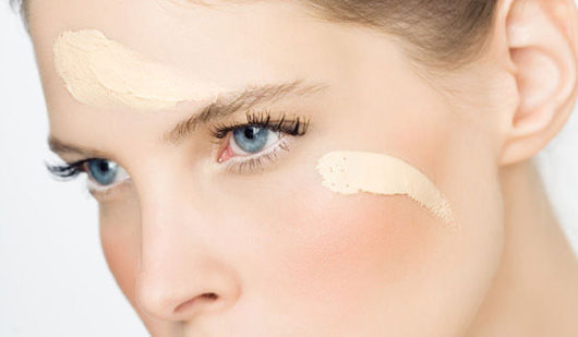 Aplicación de la base de maquillaje