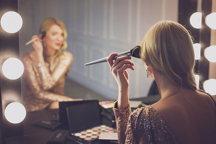 Mujer Maquillandose Maquillaje ST