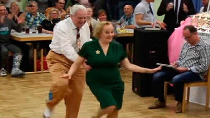 Ancianos Bailando