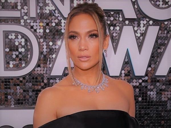 La Marca De Cosmética De Jennifer Lopez Está En Camino