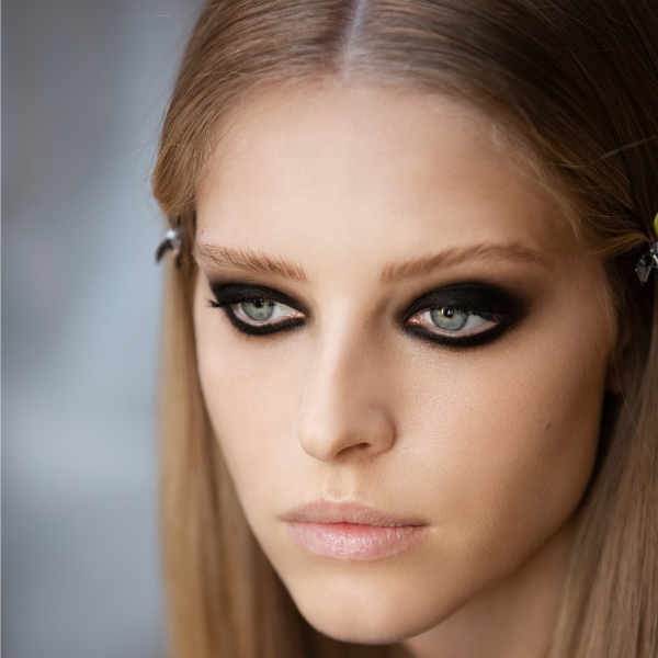 Maquillaje Chanel Invierno 2021: Ojos Muy Dark