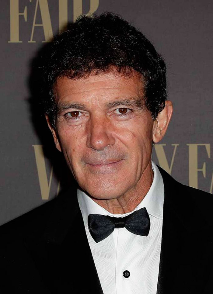 El actor malagueño antes de pasar por cabina arreglos estéticos de banderas