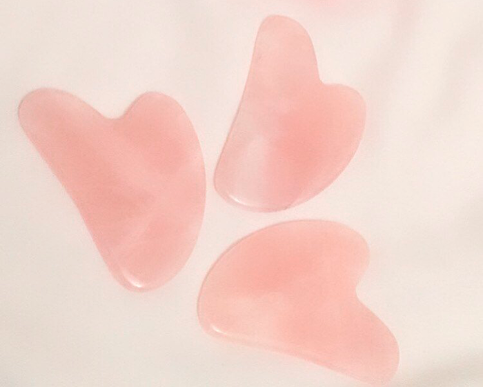 masaje facial con Gua Sha