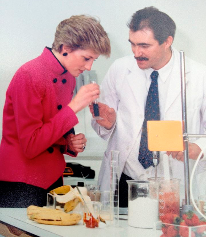 LUSH Lady Di Y Mark Constantine