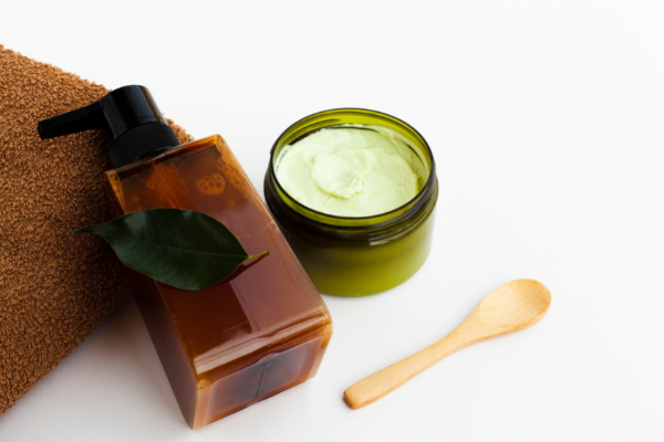 ¿Aceite O Crema Corporal Para Piel Seca? Los Expertos Aclaran Qué Hidrata Más