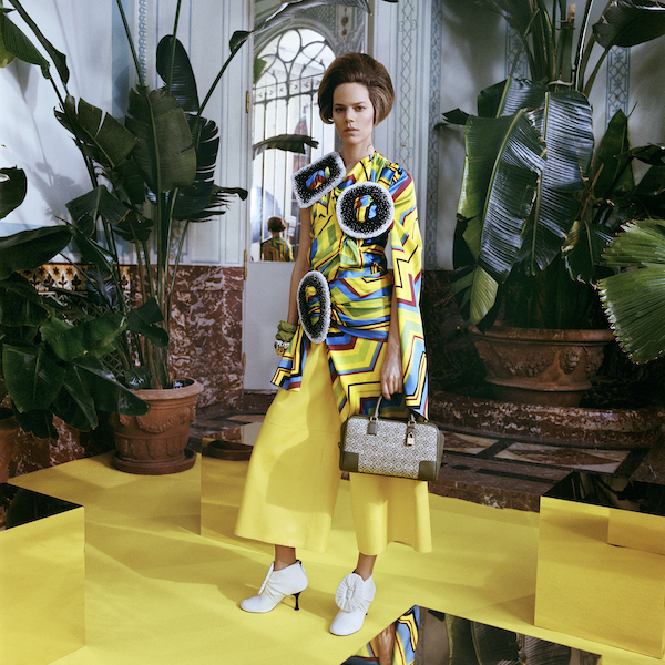 Loewe Renueva El Bolso Amazona Para Seguir Enamorando A Las Nuevas Generacione
