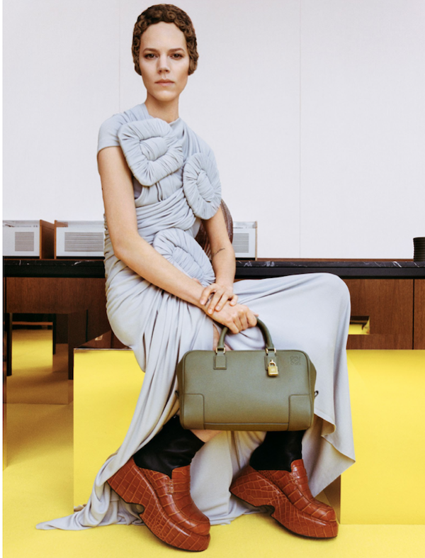Loewe renueva el bolso Amazona para seguir conquistando BellezaPura