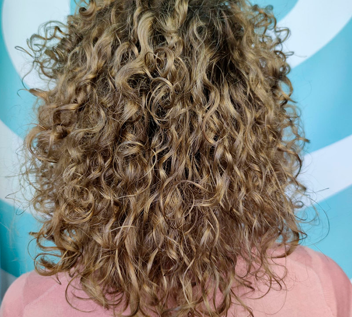 Curly Conchi Arias