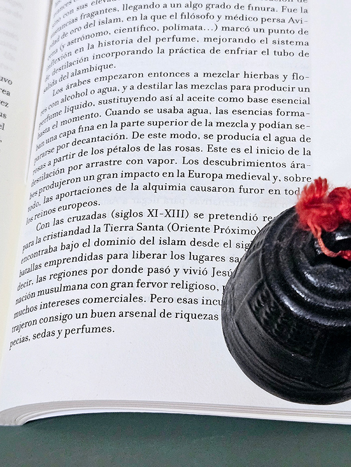 Clara Buedo Textos Historia Del Perfume Relatos Olfativos Del Pasado