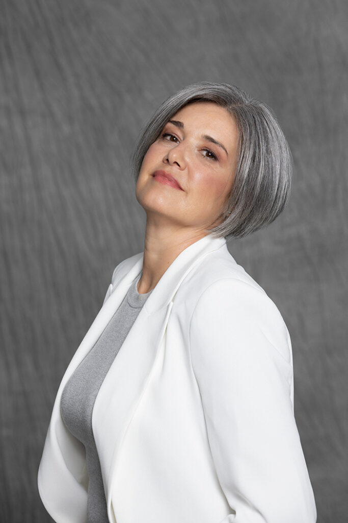 Look bob silver con productos cuidados canas Nirvel Professional