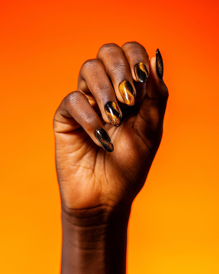 manicura cat eye 2025- negro y oro