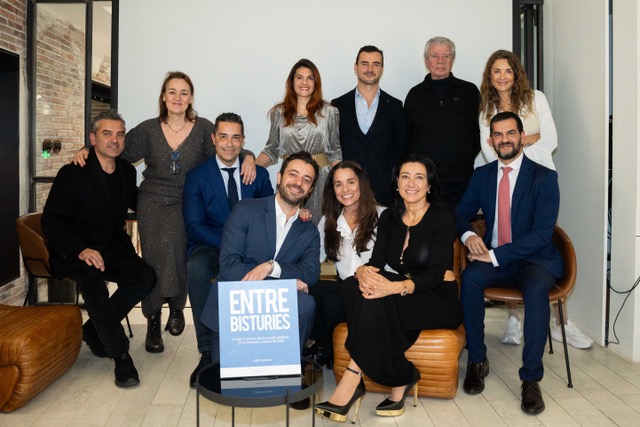 Judith Martínez Con Los 8 Cirujanos