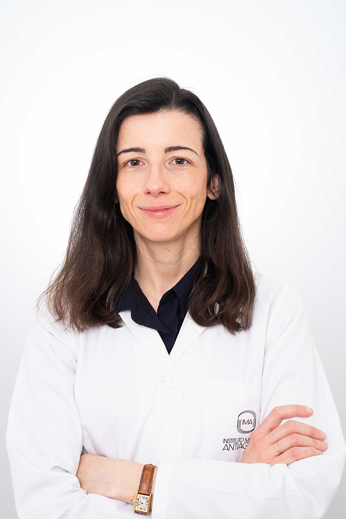 La doctora Ángela Llaneza, de IMA pellets-hormonales-2