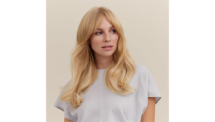 Mujer con pelo rubio colores-pelo-invierno-2026-3