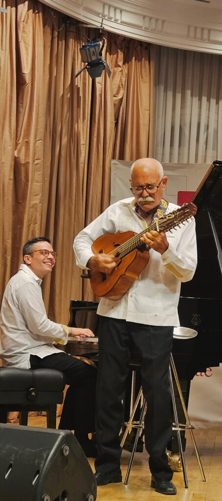 Barbarito Torres Al Laúd Desde Buena Vista Social Club A Buena Vista All Stars